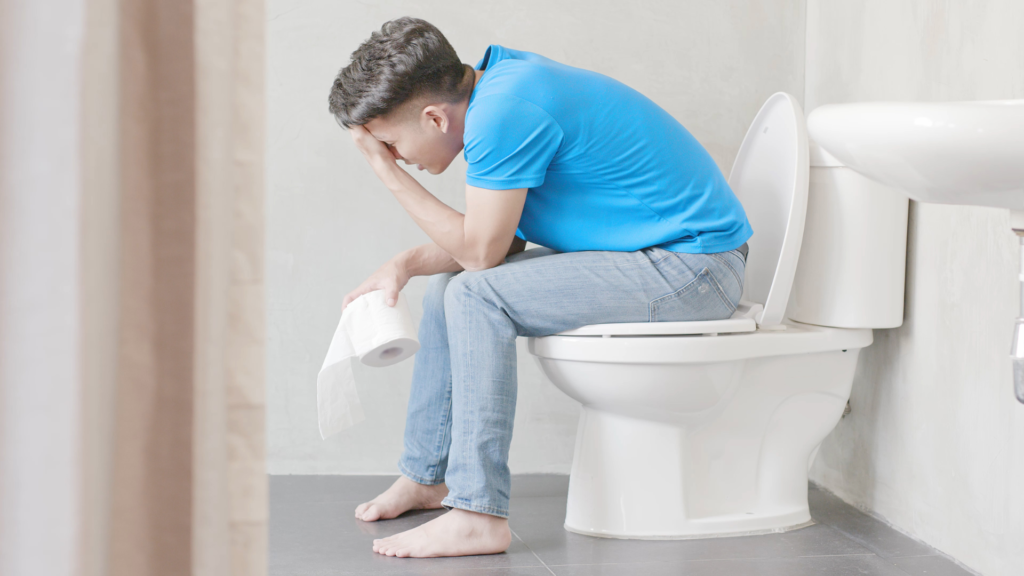 Os perigos de permanecer tempo demais no vaso sanitário que você precisa conhecer